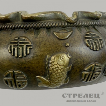 Китайская бронзовая шкатулка «Чаша богатства» с монетами и рыбами